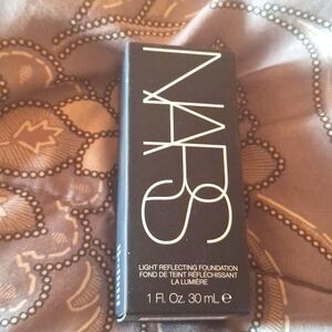 Nars Light Reflecting Foundation-Barcelona